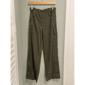 Athleta Olive Green Utility Cargo Pants Elastic Waist Size‎ 4